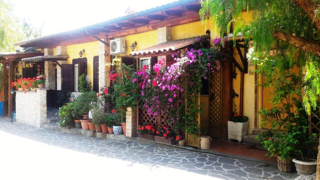 I Gerani Rossi Hotel Рим Екстериор снимка